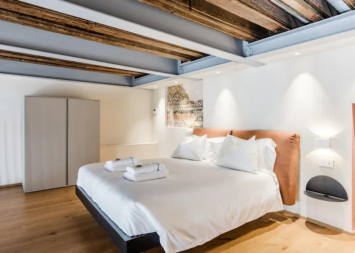 Imperial Luxury And Historical Frescoes In San Giorgio Apartmán *