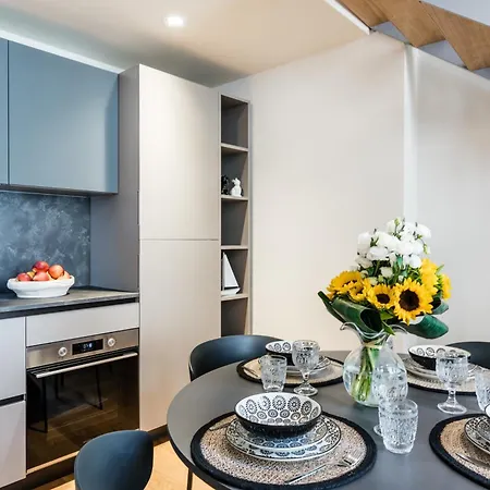 Imperial Luxury And Historical Frescoes In San Giorgio Appartement