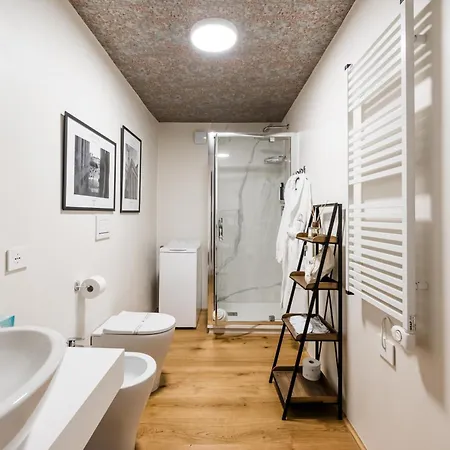 Imperial Luxury And Historical Frescoes In San Giorgio Apartman