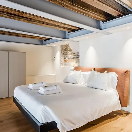 Imperial Luxury And Historical Frescoes In San Giorgio Apartman *