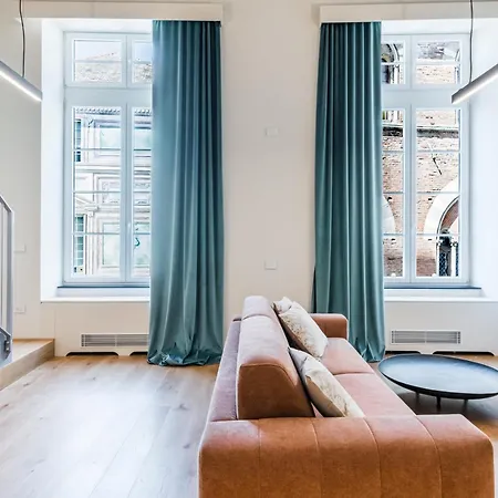 Imperial Luxury And Historical Frescoes In San Giorgio Apartman